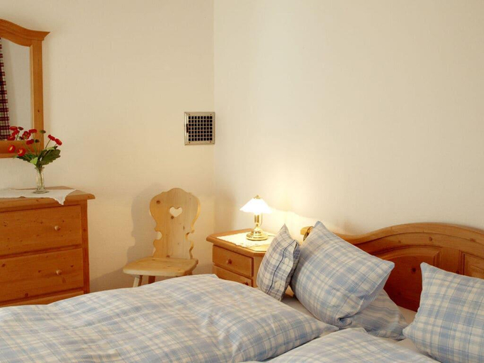 Bedroom 2, Uitzicht op het dal in het Vakantiehuis Schenk, Freudenstadt