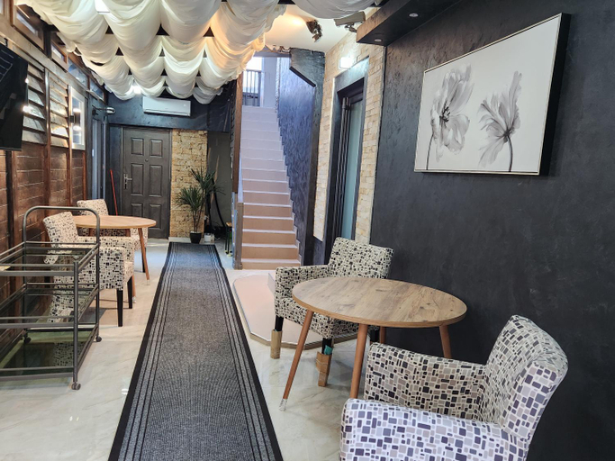 Food & Drinks 3, Exclusive Spot FREE parking, Niš