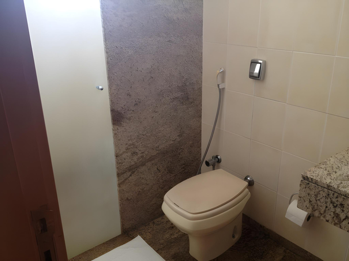 Bathroom 5, Hd Plaza Hotel, Assis