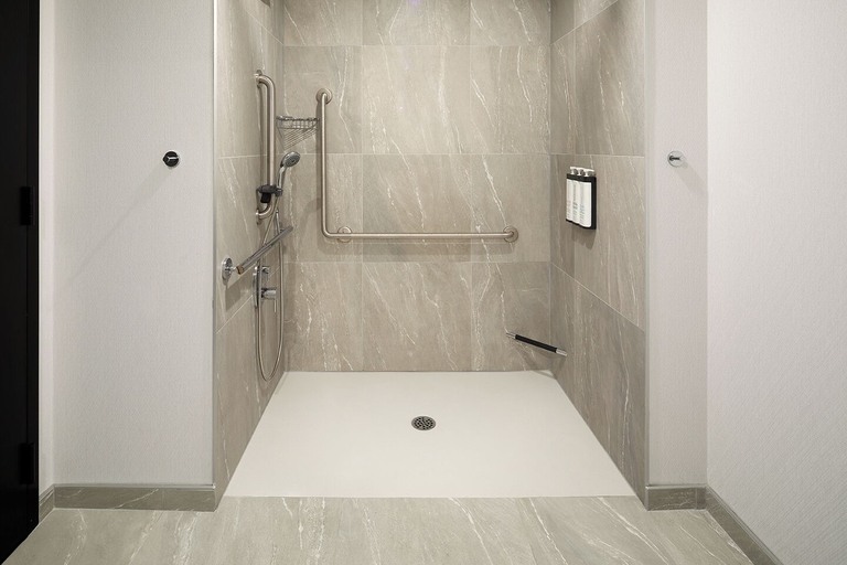 Bathroom 5, Hyatt Place Montreal Airport, Montréal