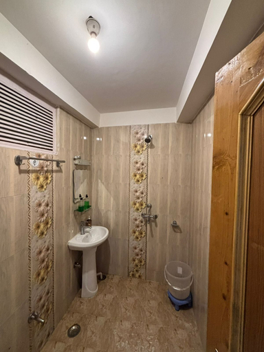 Bathroom 4, Asha Cottage Manali, Kullu