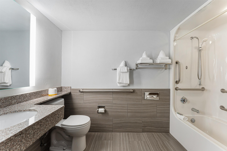 Bathroom 4, Best Western Garden Inn, Washington