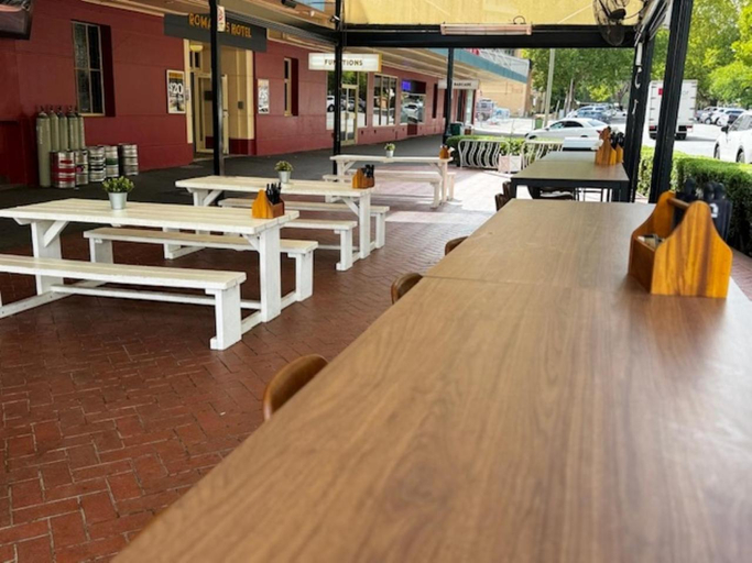 Food & Drinks 4, The Hampden Suites, Wagga Wagga - Pt A
