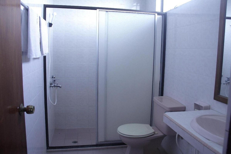 Bathroom 4, Hotel O Ramai, Sandakan