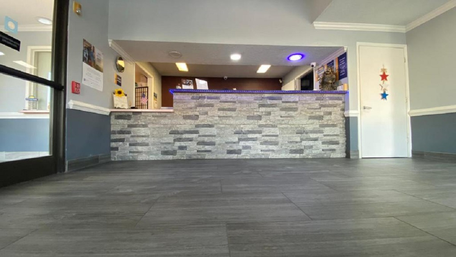 Public Area 2, Days Inn & Suites by Wyndham Winnie, Chambers