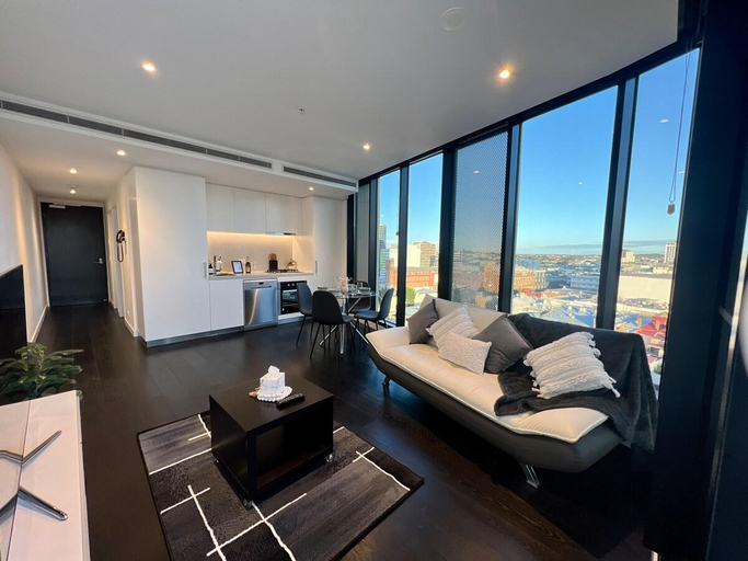 Others 4, Luxurious Flat w/ Infinity Pool, Gym & Car Parking, Fortitude Valley