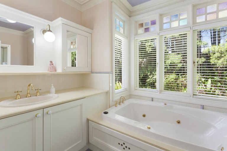 Bathroom 2, Bethany Manor, Blue Mountains