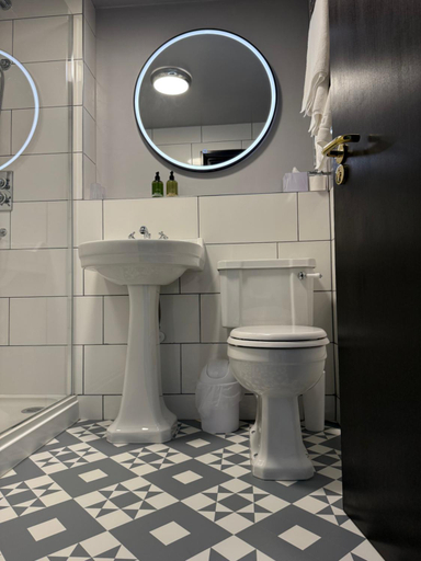 Bathroom 5, The New Inn, Hampshire