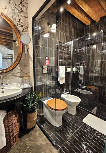 Bathroom 5, The little guest house, Lucca