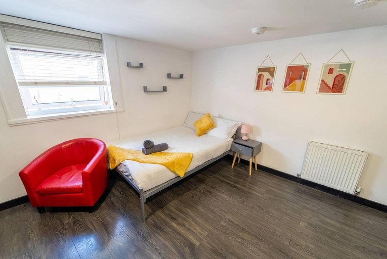 Others 5, Modern studio available close to the city, Birmingham