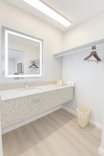 Bathroom 4, Super 8 by Wyndham Lantana West Palm Beach, Palm Beach