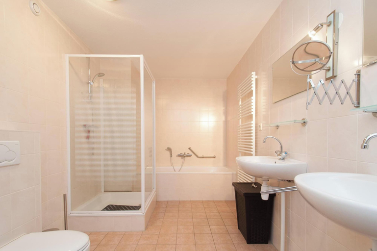 Bathroom 4, Strandleven 106 apartment in Groote Keeten, Zijpe