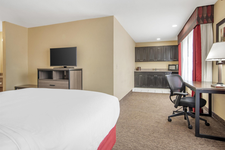 Bedroom 3, Best Western Plus Bessemer Hotel & Suites, Jefferson