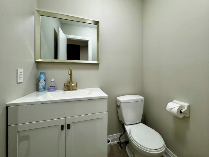 Bathroom, Serene Residence, Toronto