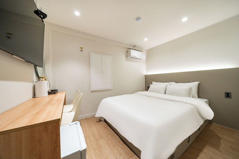 Bedroom 2, Cream Hotel, Guri