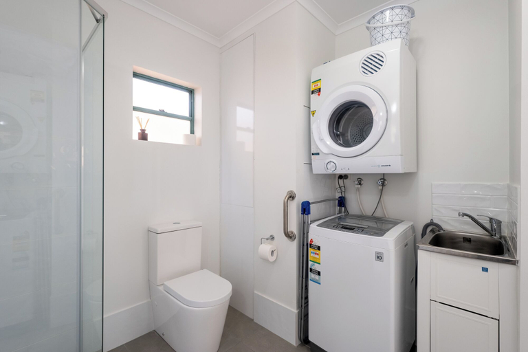 Bathroom 4, Noosa River Sandy Shores, Noosa - Noosa-Noosaville