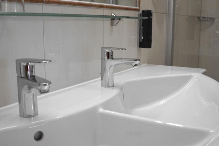 Bathroom 4, Hotel Alpina, Landeck