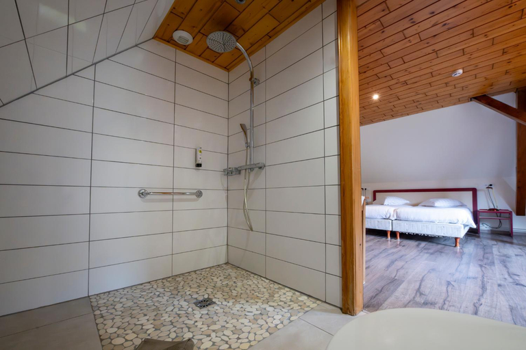 Bathroom 3, Logis Hotel Restaurant Le Faude, Haut-Rhin