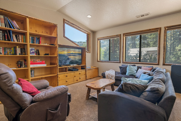 Others 4, Moonridge Retreat, San Bernardino