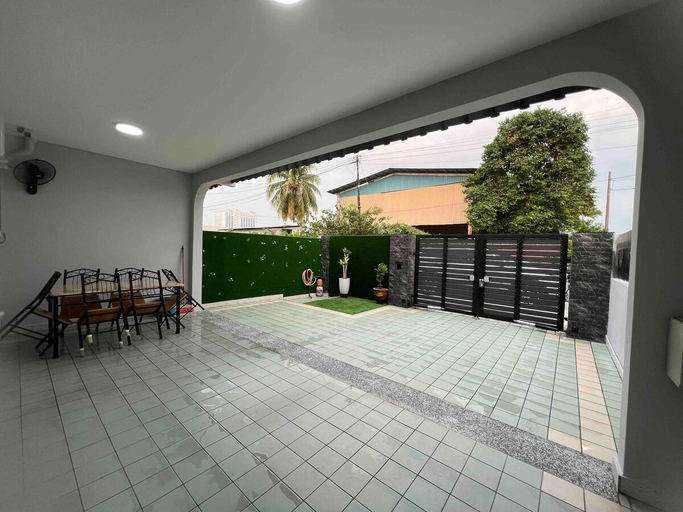 Others 5, Clean and Convenient Landed Walk to KSL 2Min, Johor Bahru