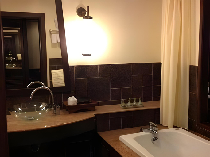 Bathroom 5, Mukdara Beach Villa & Spa Hotel, Takua Pa