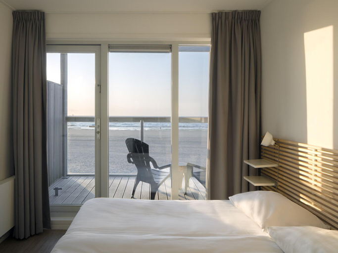 Bedroom 2, Beach House in Hoek van Holland with Sea Views, Rotterdam