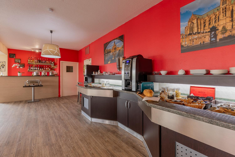 Food & Drinks 5, Hotel EDEN- Metz Nord ex le Berlange, Moselle