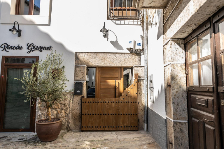 Exterior & Views 1, Apartamentos Rurales "Los Olivos" en Candelario, Salamanca
