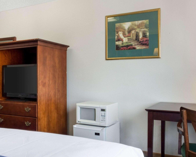 Bedroom 3, Rodeway Inn West Fargo, Cass
