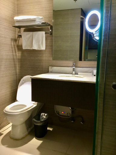 Bathroom, Cozy 1 Studio Room @ The Residences BGC Taguig, Taguig
