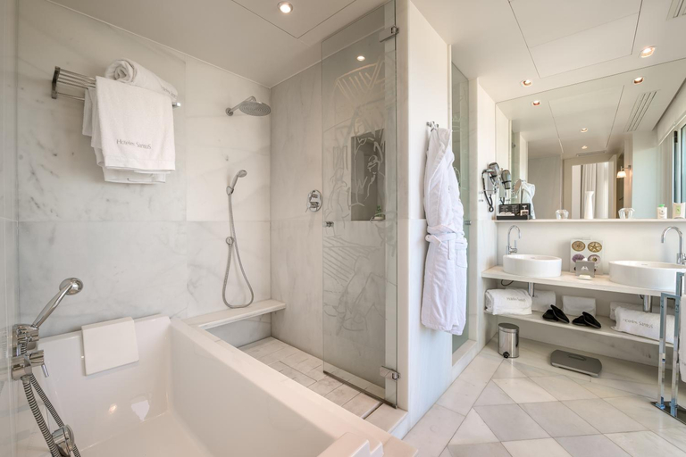 Bathroom 5, Las Arenas Balneario Resort, Valencia
