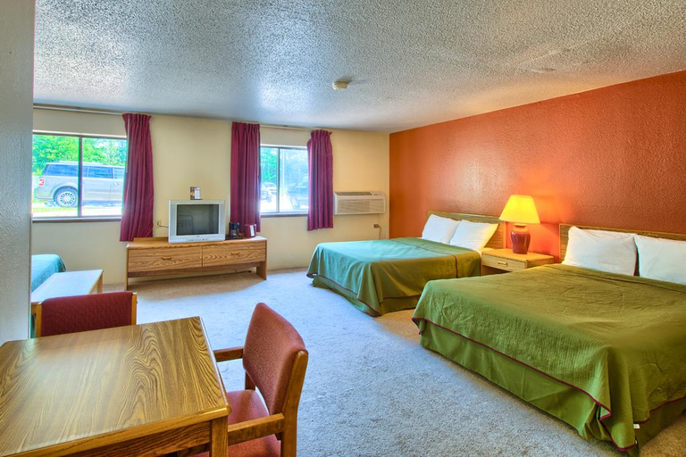 Public Area 3, Rodeway Inn Whitehall, Muskegon