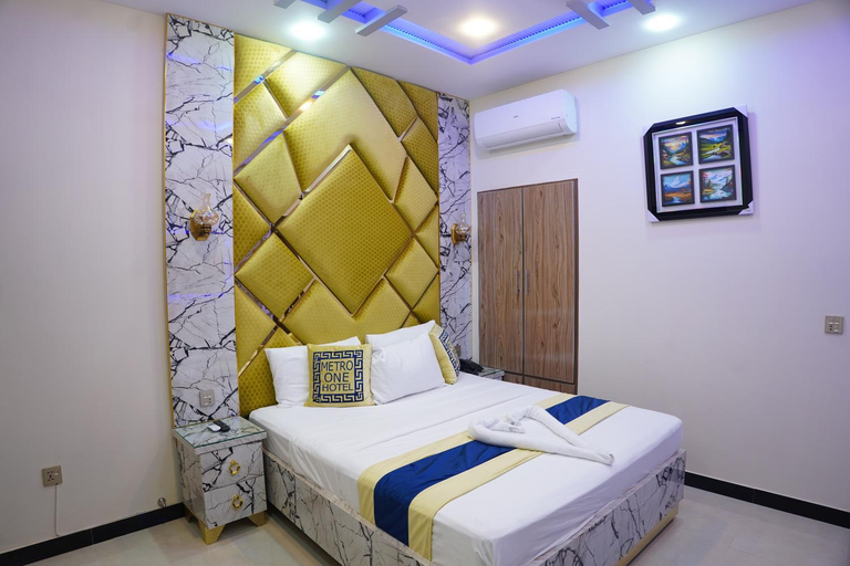 Bedroom 3, Metro One Hotel Lahore, Lahore