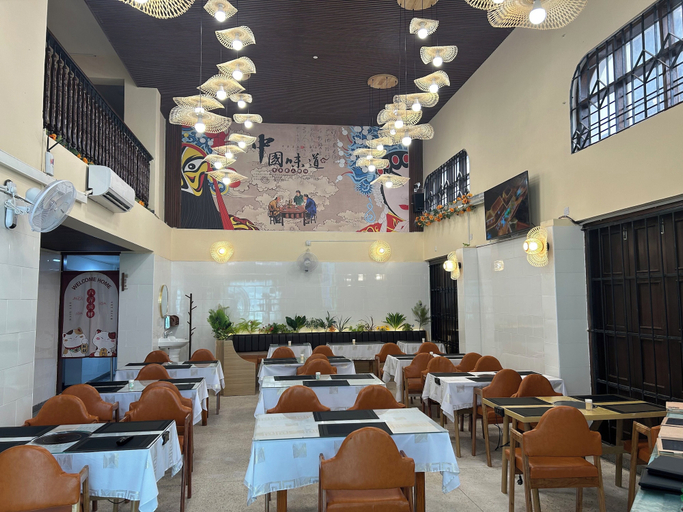 Food & Drinks 5, Mango restaurant and apartment hotel, Mjini