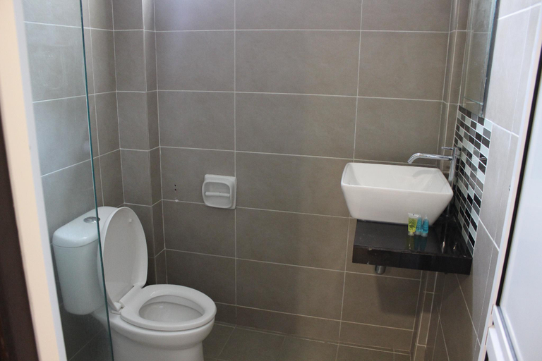 Bathroom 2, White Rose Apartment, Cameron Highlands