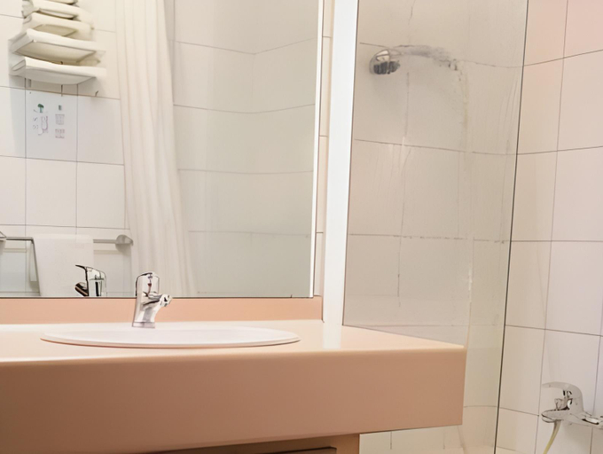 Bathroom 3, Hotel Neve, Haute-Savoie