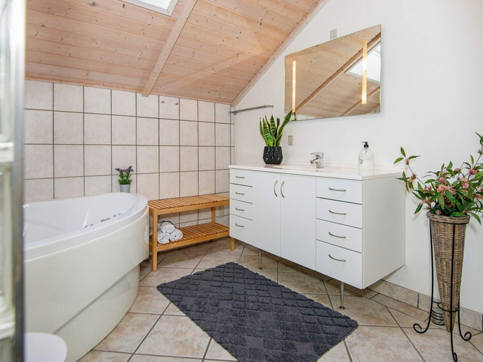 Bathroom 4, 5 Star Holiday Home in Ulfborg, Holstebro