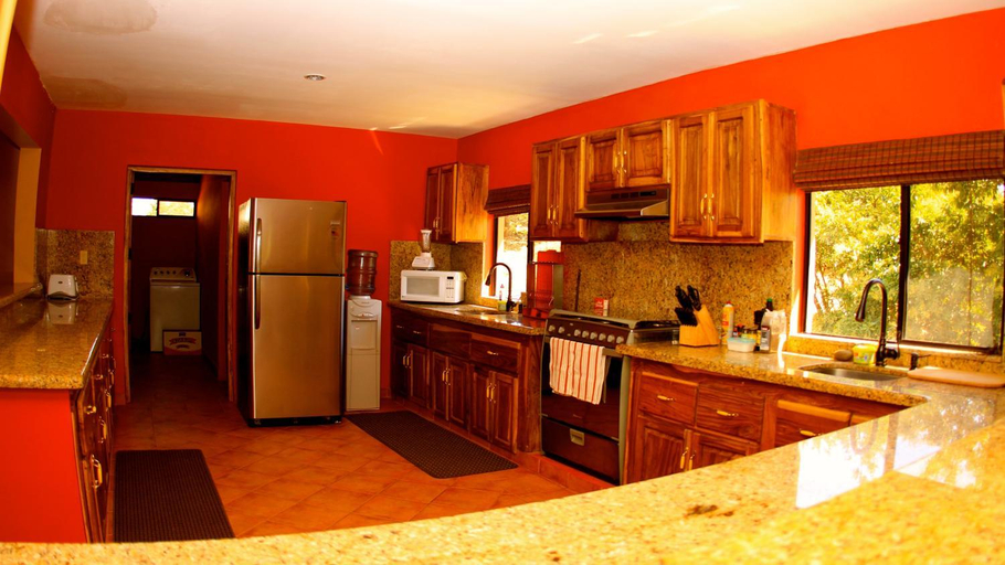 Kitchen 3, La Jolla de Guasacate - Digital Nomad Hotel, Tola