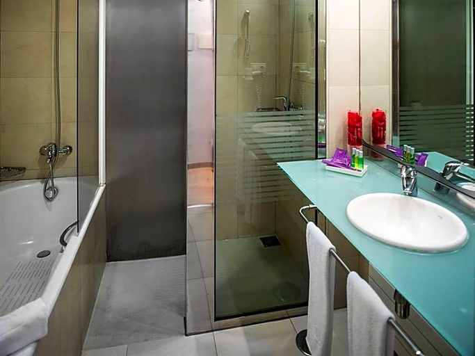 Bathroom 3, Ayre Hotel Caspe, Barcelona
