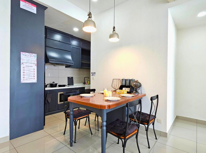 Others 4, Spacious Apartment Walk to IOI City Mall Putrajaya Free Parking, Kuala Lumpur