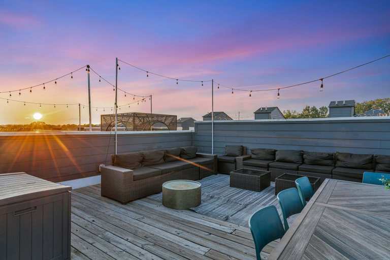 Room 3, Rooftop Deck 2 Car Garage Near Downtown Nashville, Davidson