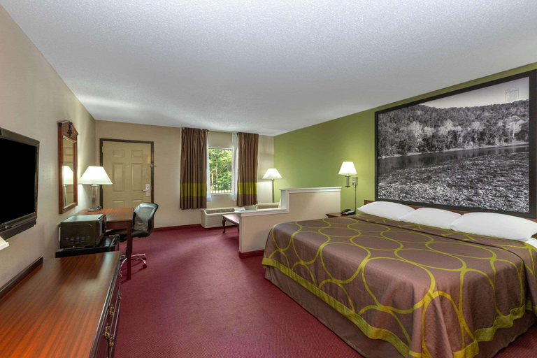 Bedroom 3, Super 8 by Wyndham Eureka Springs, Carroll