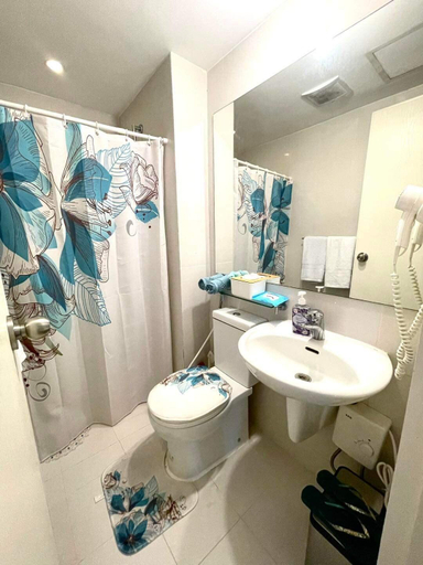 Bathroom 2, Azure Suites Staycation, Parañaque