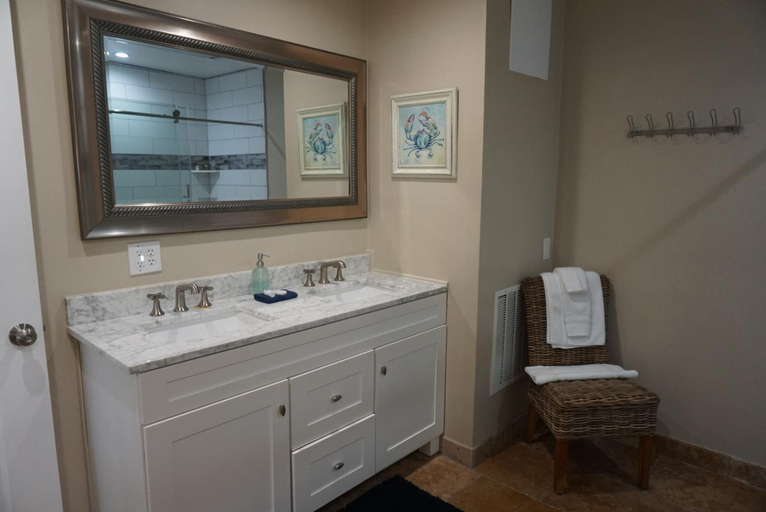 Bathroom 2, Bleu Beach Resort, Brevard