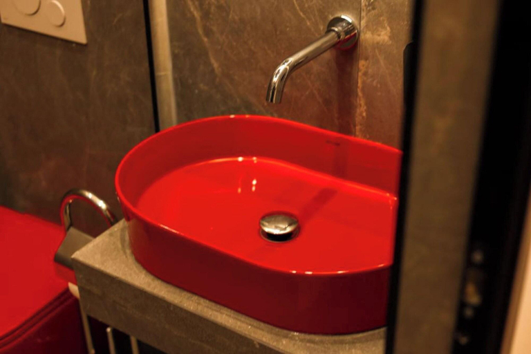 Bathroom 4, Foga Aous, Sarandës