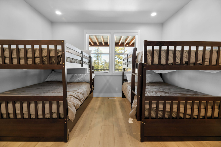 Bedroom 2, Pine Meadow, San Bernardino