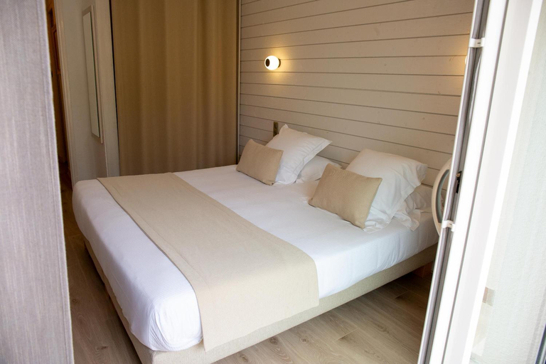 Bedroom 3, Grand Hotel Du Lido - sur la plage d'Argeles, Pyrénées-Orientales