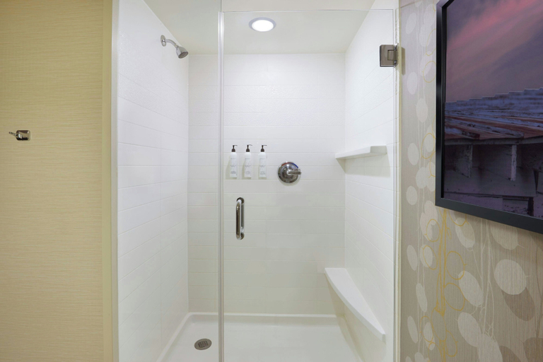 Bathroom 4, Fairfield Inn & Suites by Marriott Calgary Downtown, Division No. 6