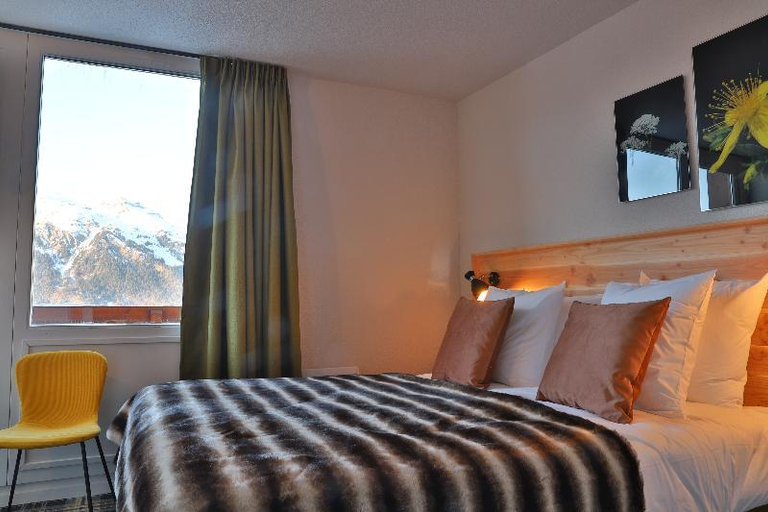 Bedroom 2, SOWELL Family La Lauziere, Savoie