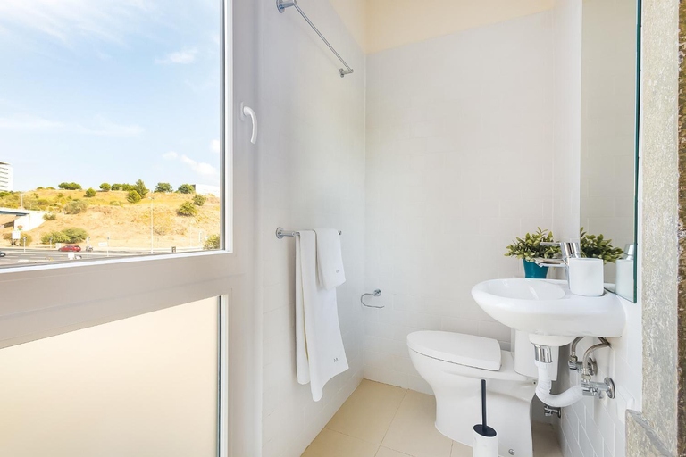 Bathroom 2, Metropolitan Living Lisbon Campolide, Lisbon